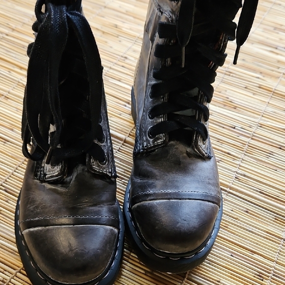 Dr. Martens Triumph 914 Floral Women's Distressed Gray Combat Boots - Picture 6 of 8